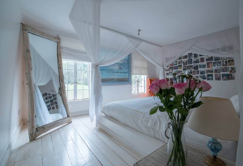 The Karen Manor - Gallery 19